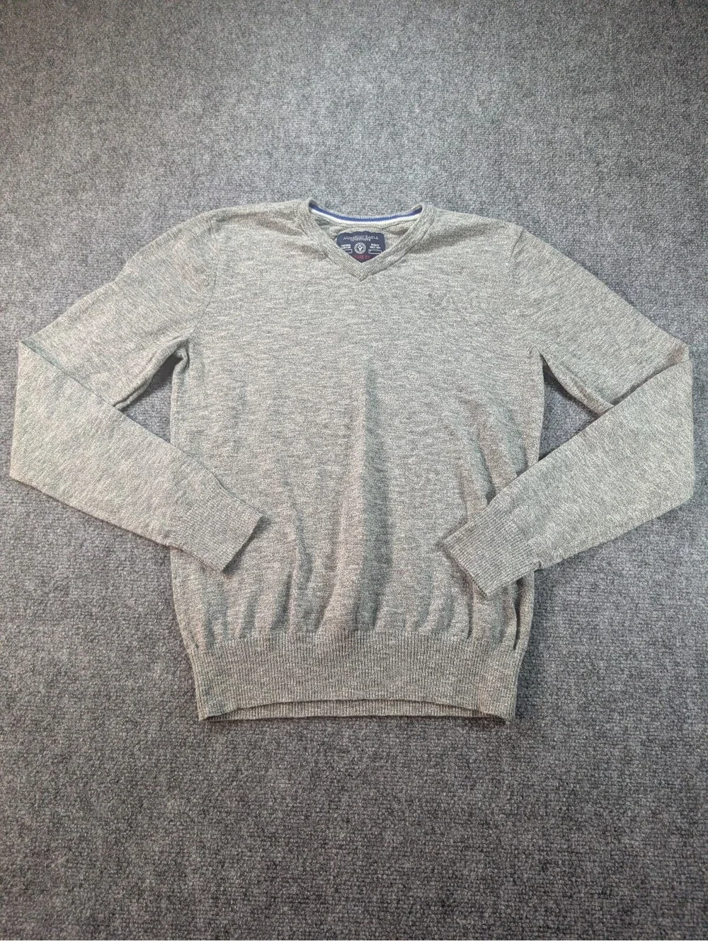 American Eagle Outfitters Mens XS Athletic Fit Gray V-Neck Cotton Sweater